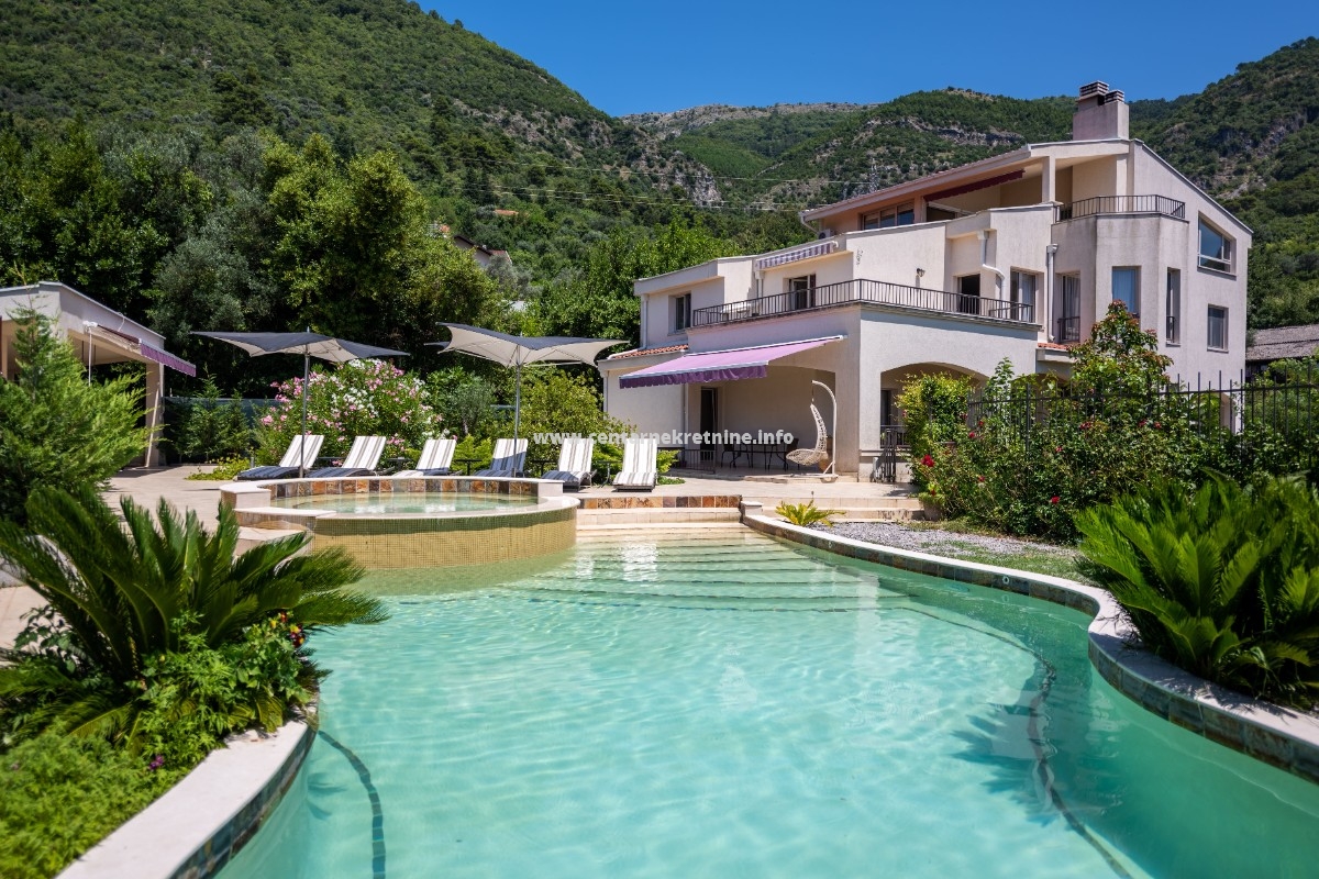 Prodaja, vila 460m2, Mažina, Tivat